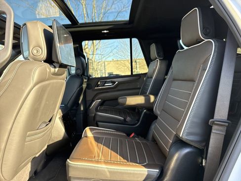 Used 2025 GMC Yukon Denali Ultimate image 10