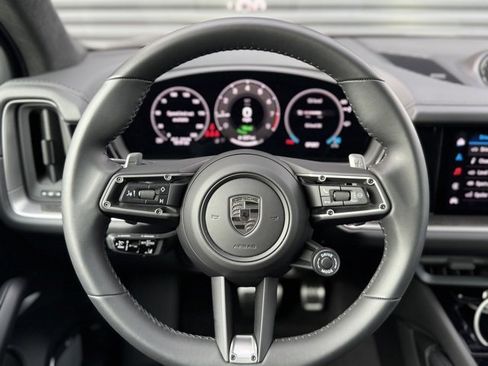 Used 2025 Porsche Cayenne Turbo image 20