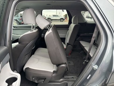 Used 2023 Hyundai Palisade SE image 25