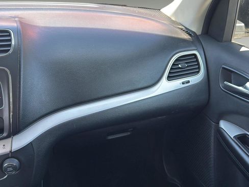 Used 2019 Dodge Journey SE w/ Blacktop Package FWD image 15