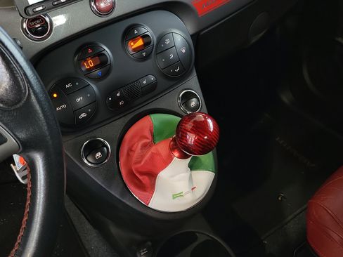 Used 2013 FIAT 500 Abarth w/ Beats Audio Pkg FWD image 29