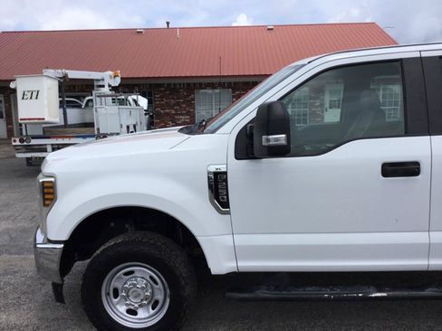 Used 2019 Ford F250 XL w/ Power Equipment Group AWD/4WD image 4