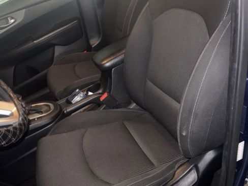 Used 2021 Kia Forte LXS FWD image 6