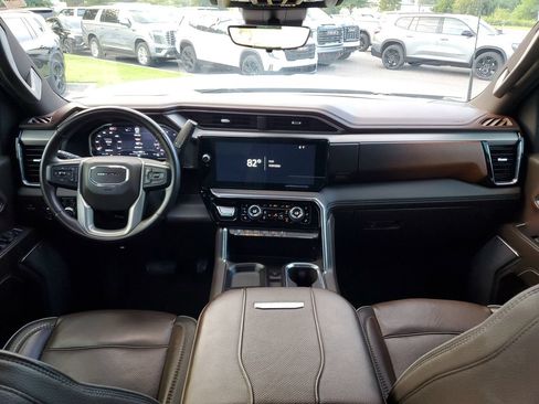 Used 2024 GMC Sierra 3500 Denali w/ Denali Reserve Package AWD/4WD image 12