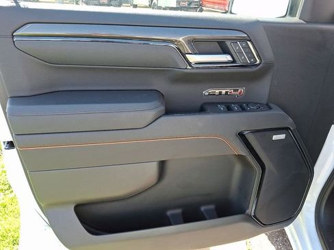Used 2025 GMC Sierra 1500 AT4 image 8