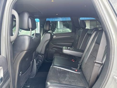 Used 2019 Jeep Grand Cherokee Altitude AWD/4WD image 11