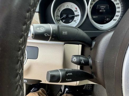Used 2015 Mercedes-Benz E 400 4MATIC Sedan image 26