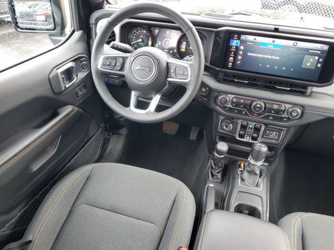 Certified 2025 Jeep Wrangler Unlimited Sahara AWD/4WD image 13