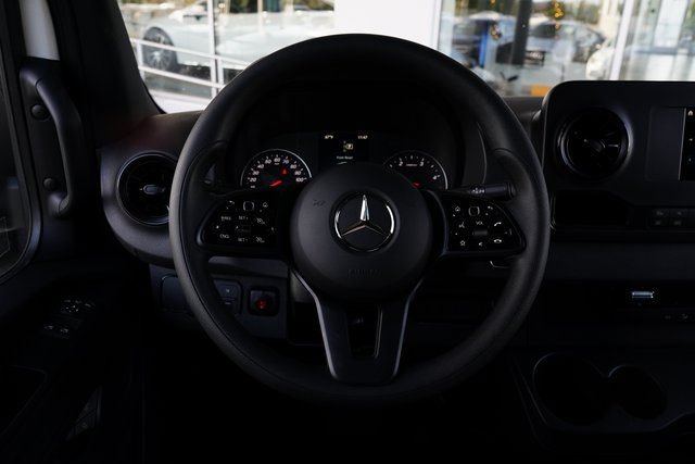Used 2023 Mercedes-Benz Sprinter 2500 image 21