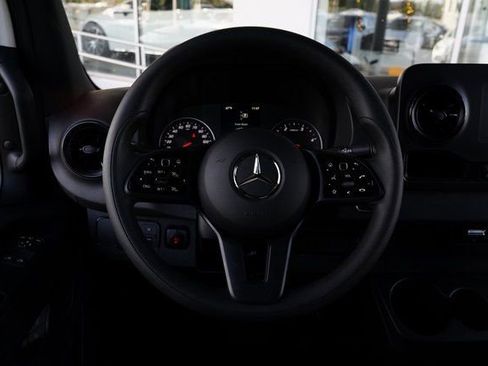Used 2023 Mercedes-Benz Sprinter 2500 image 21