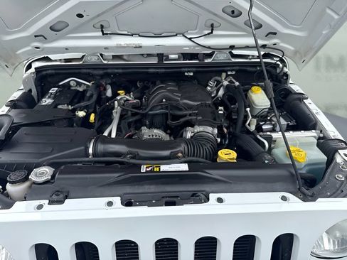 Used 2015 Jeep Wrangler Sport w/ Quick Order Package 24S AWD/4WD image 16