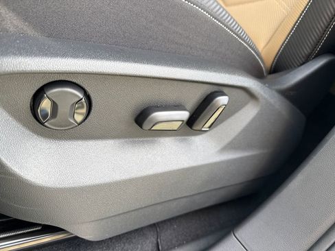 New 2026 Volkswagen Atlas Cross Sport SE image 4