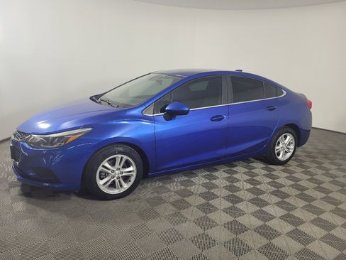 Used 2016 Chevrolet Cruze LT w/ Convenience Package FWD image 2