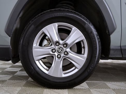 Used 2022 Toyota RAV4 XLE w/ Convenience Package FWD image 11