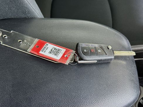 Used 2021 Toyota RAV4 LE FWD image 32