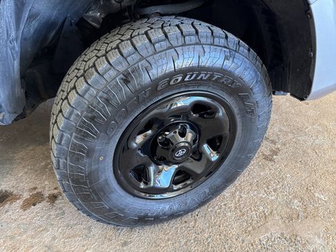 Used 2020 Toyota Tacoma SR image 14