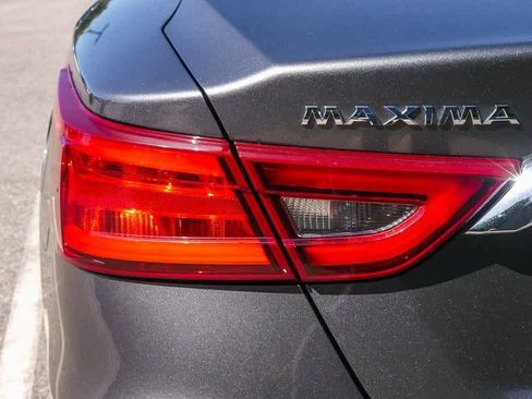 Used 2018 Nissan Maxima Platinum image 12
