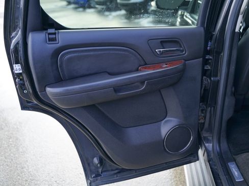 Used 2012 Cadillac Escalade Luxury image 25