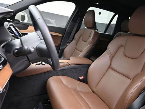 Used 2024 Volvo XC90 B6 Plus w/ Protection Package Premier image 9