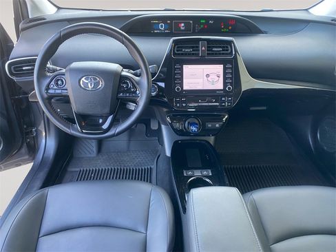 Used 2022 Toyota Prius XLE image 10
