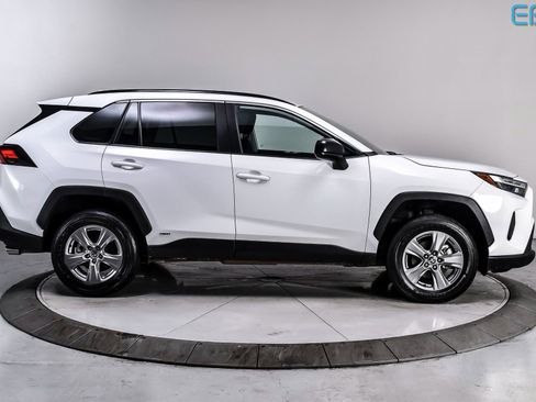 Used 2025 Toyota RAV4 LE AWD/4WD image 7