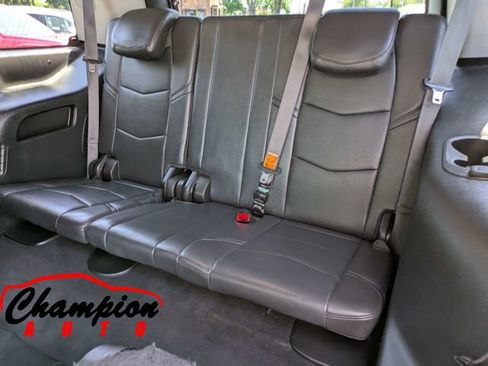 Used 2017 Cadillac Escalade Premium Luxury RWD image 18