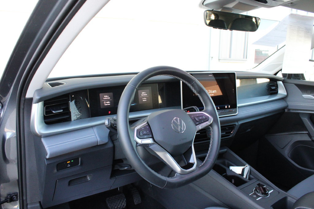 Used 2026 Volkswagen Tiguan SE AWD/4WD image 2