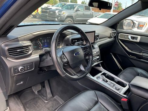 Used 2020 Ford Explorer XLT w/ Equipment Group 202A AWD/4WD image 16