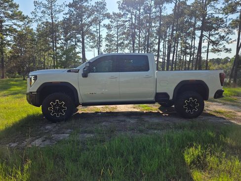 Used 2026 GMC Sierra 2500 AT4X AWD/4WD image 2