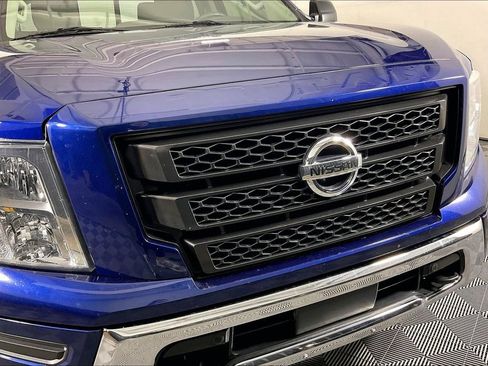 Used 2021 Nissan Titan SV w/ SV Convenience Package image 40