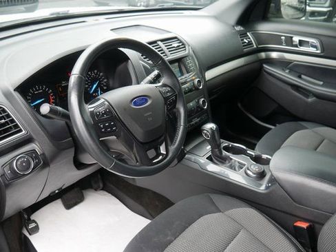 Used 2018 Ford Explorer XLT image 13