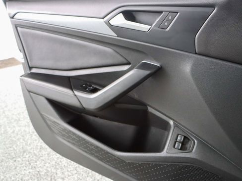 Used 2024 Volkswagen Jetta SE image 22