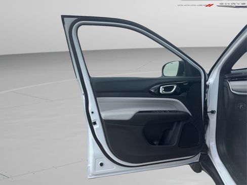 New 2026 Jeep Compass Limited image 9