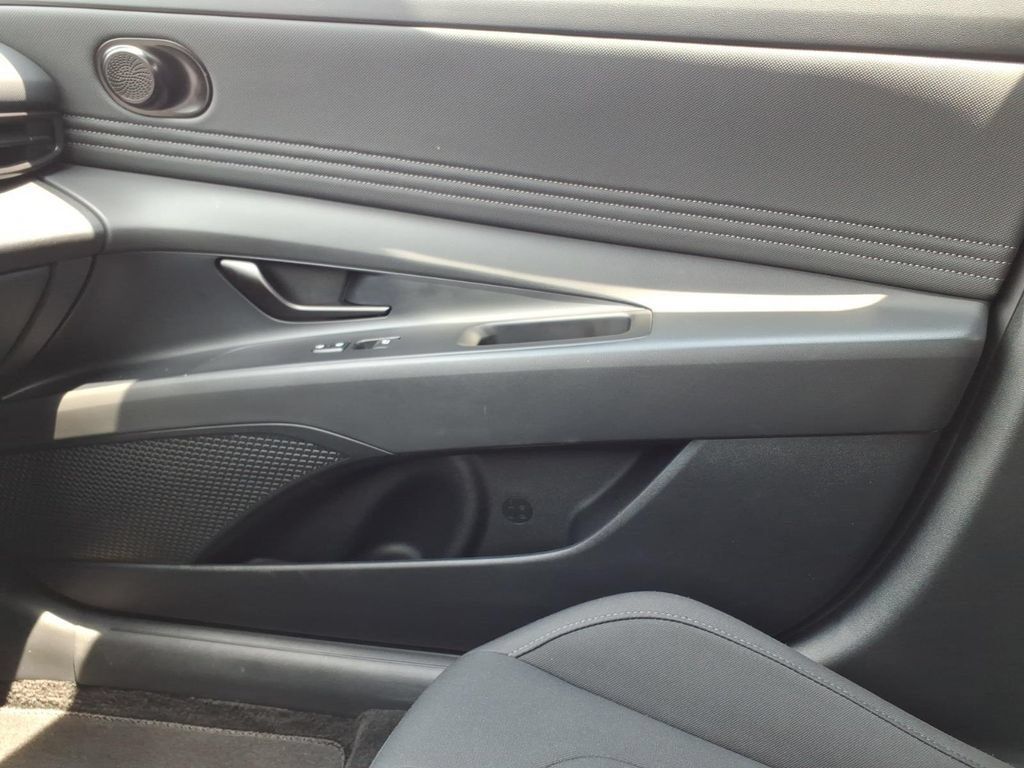Certified 2026 Hyundai Elantra SEL Sport FWD image 26