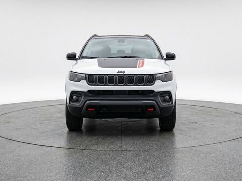 Used 2025 Jeep Compass Trailhawk image 2