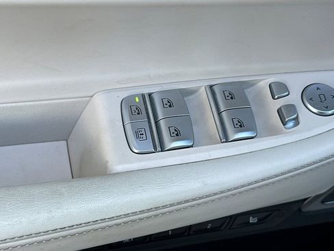 Used 2022 BMW ALPINA B7 xDrive w/ Luxury Rear Seating Package image 11