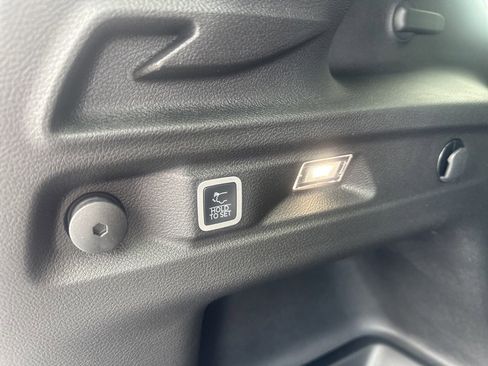 New 2025 Jeep Grand Cherokee L Laredo image 12