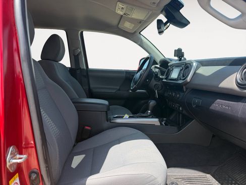 Used 2018 Toyota Tacoma SR5 RWD image 15