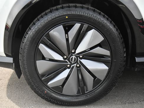 Used 2023 Nissan Ariya AWD image 12