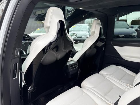 Used 2016 Tesla Model X 60D image 29