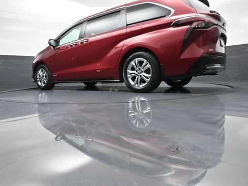 Used 2021 Toyota Sienna Platinum AWD/4WD image 33