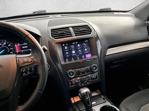 Used 2019 Ford Explorer XLT w/ Equipment Group 201A AWD/4WD image 8