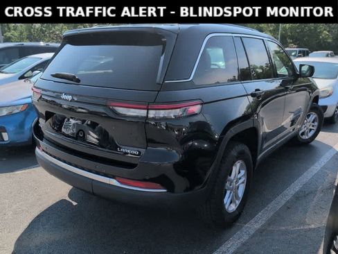 Used 2023 Jeep Grand Cherokee Laredo AWD/4WD image 3
