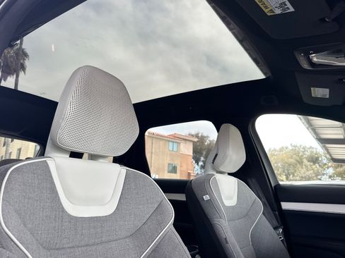 Certified 2025 Volvo EX90 Ultra AWD/4WD image 19