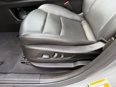 Used 2025 Cadillac XT6 Premium Luxury image 30