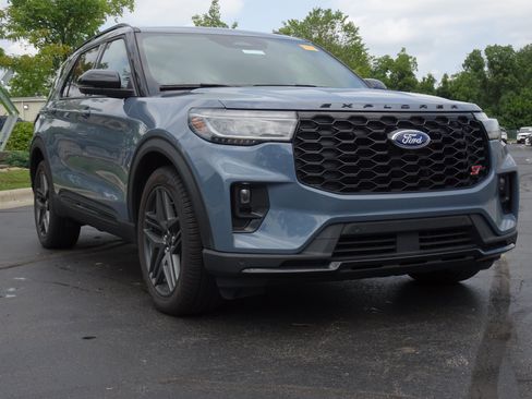 Used 2025 Ford Explorer ST AWD/4WD image 7