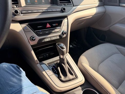 Used 2017 Hyundai Elantra SE FWD image 21