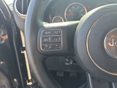 Used 2015 Jeep Wrangler Unlimited Rubicon w/ Dual Top Group AWD/4WD image 29