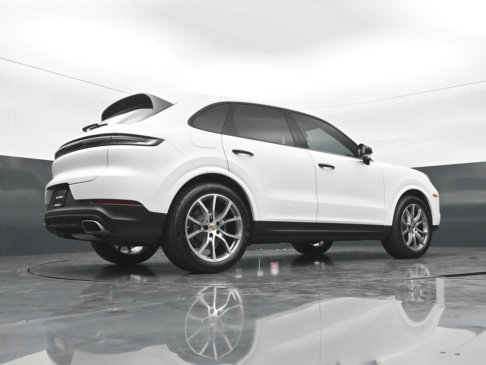 Certified 2024 Porsche Cayenne AWD/4WD image 42