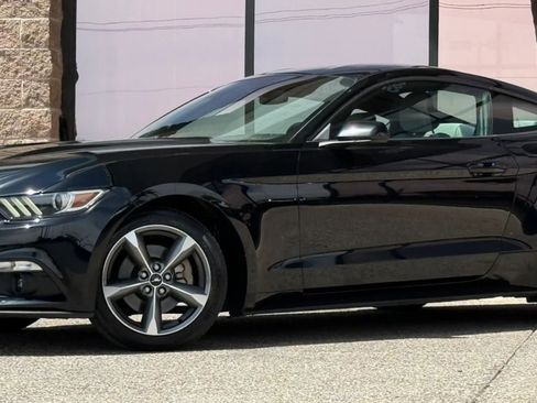 Used 2016 Ford Mustang Coupe RWD image 3